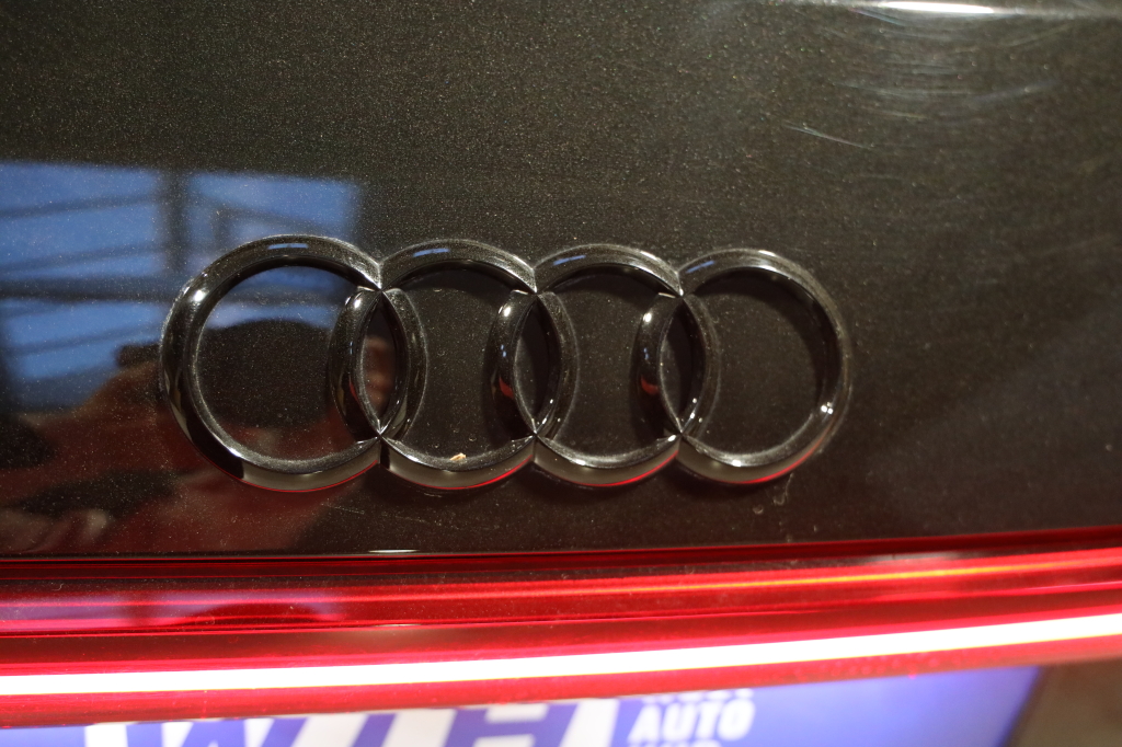 Audi e-tron 2019 фото 8