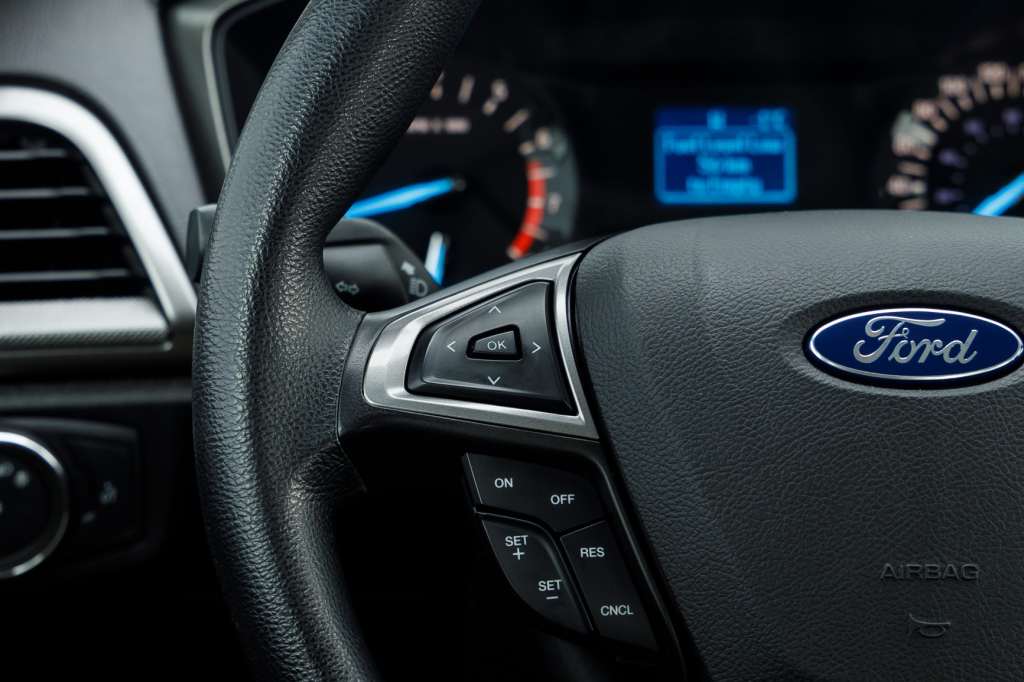 Ford Fusion photo 12