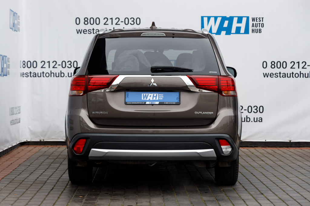 Mitsubishi Outlander 2018 фото 10