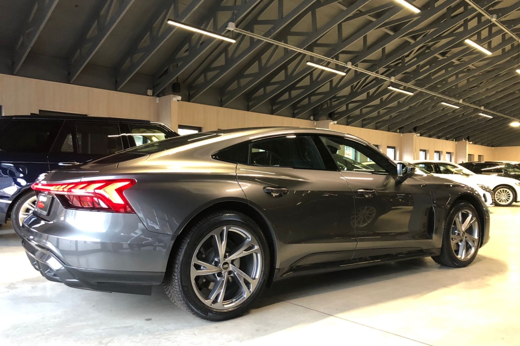 Audi e-tron GT 2021 фото 1