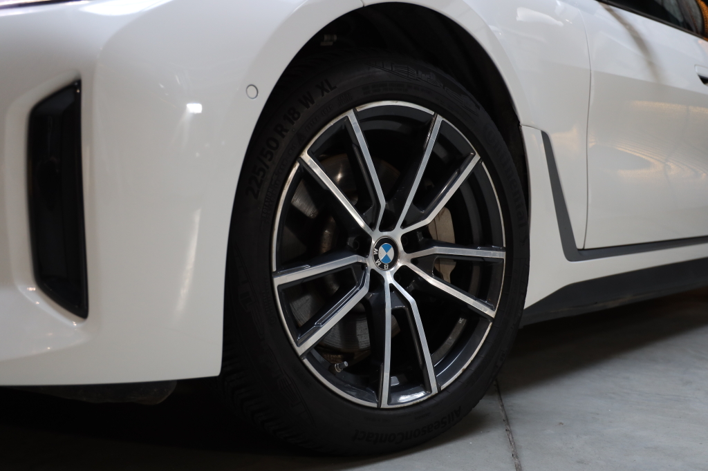 BMW i4 2023 фото 38