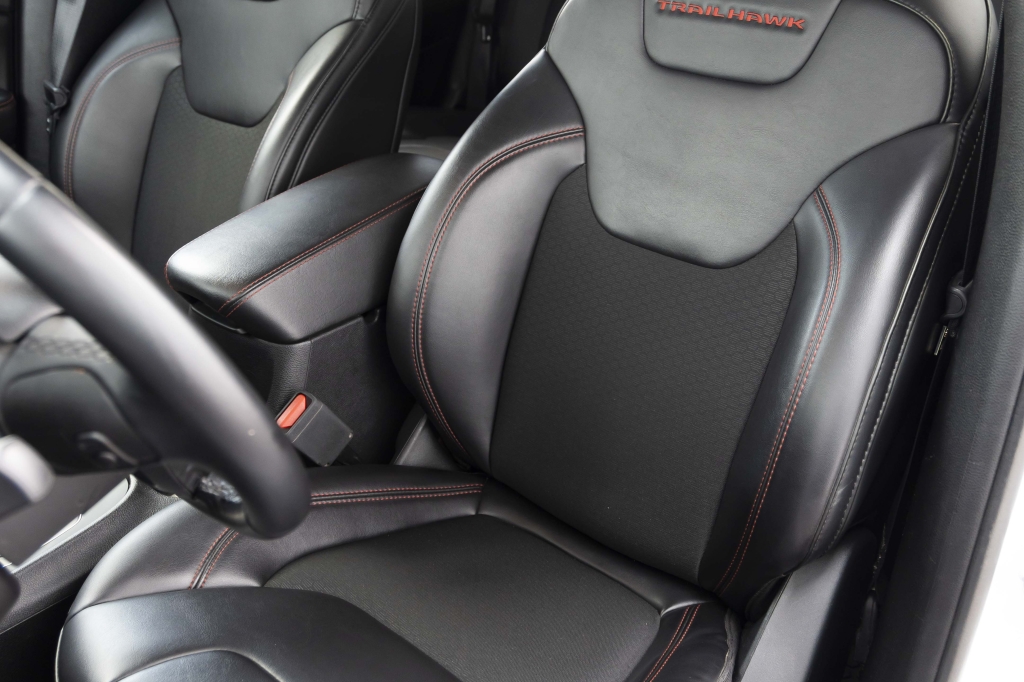 Jeep Cherokee Trailhawk Trail Rated 2019 фото 15