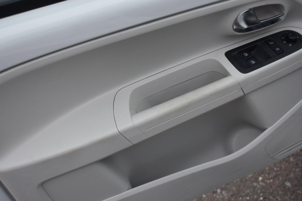 Volkswagen eUp! 2014 photo 17