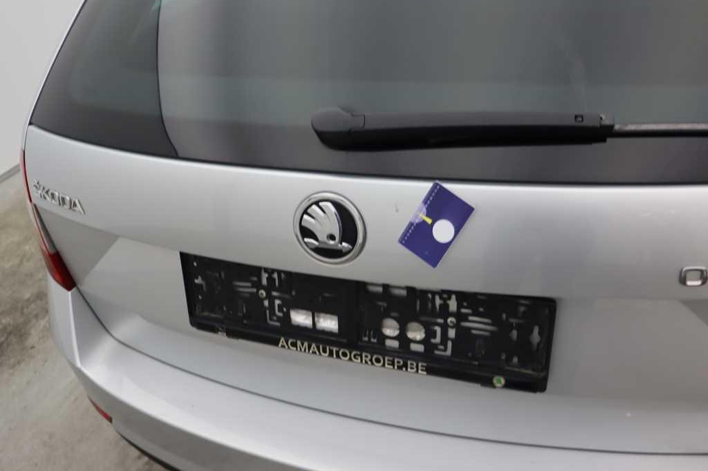 Skoda Octavia Combi 2018 фото 38