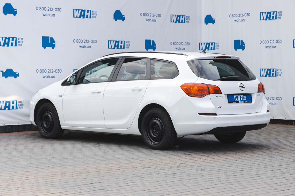 Opel Astra J 2011 фото 9