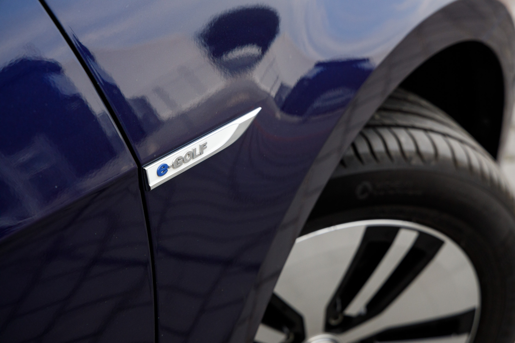 Volkswagen e-Golf 2018 фото 29