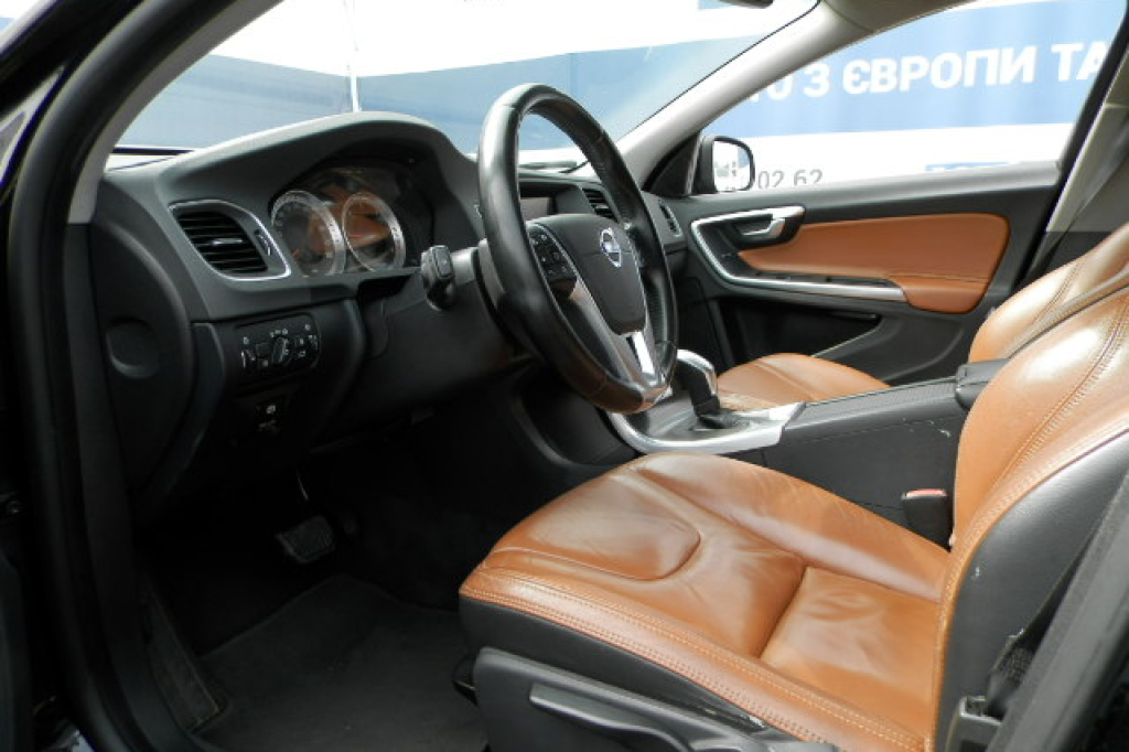 Volvo V60 2012 photo 19