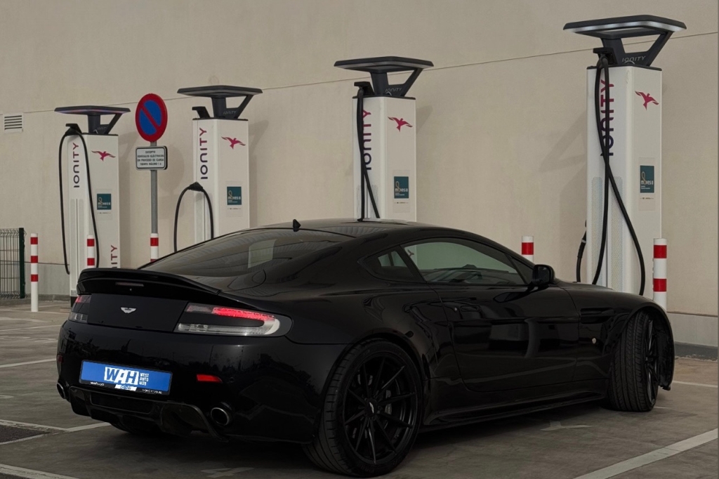 Aston Martin V8 Vantage 2006 фото 4