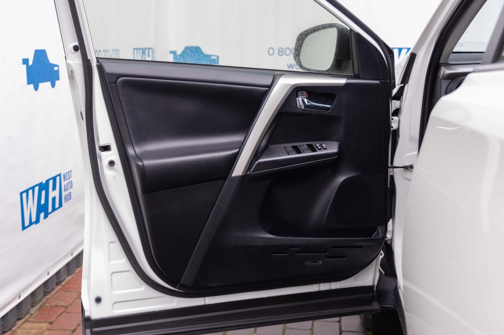 Toyota RAV4 Hybrid 2017 фото 12