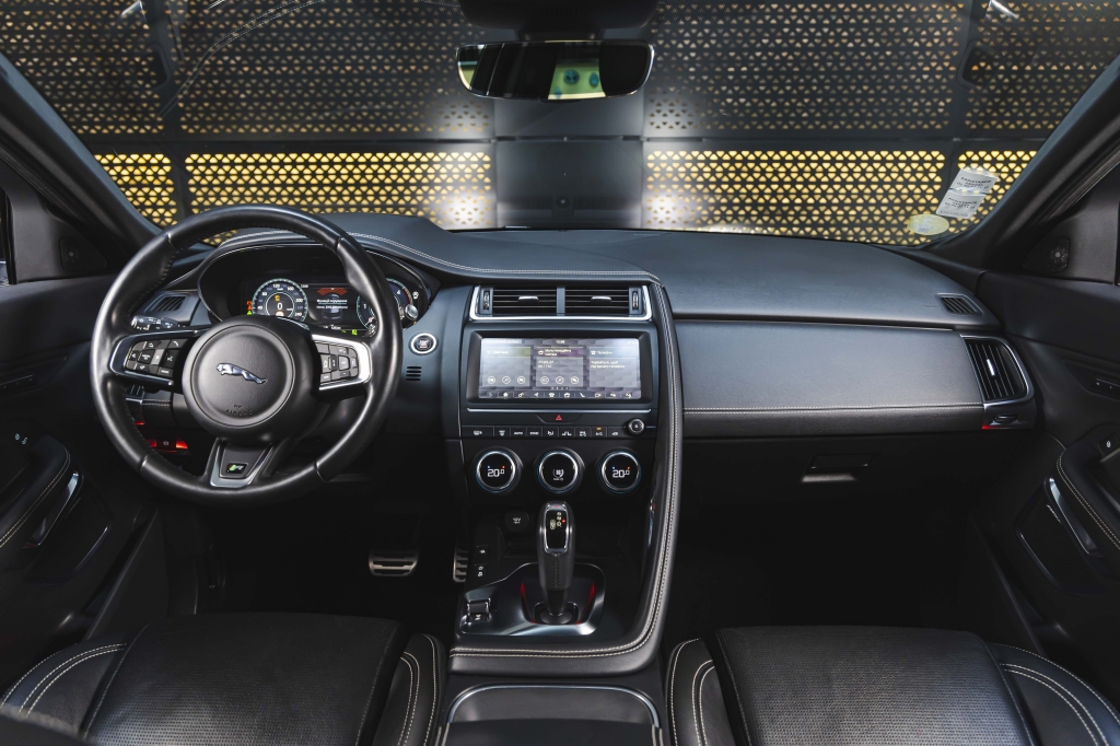 Jaguar E-Pace 2018 фото 36