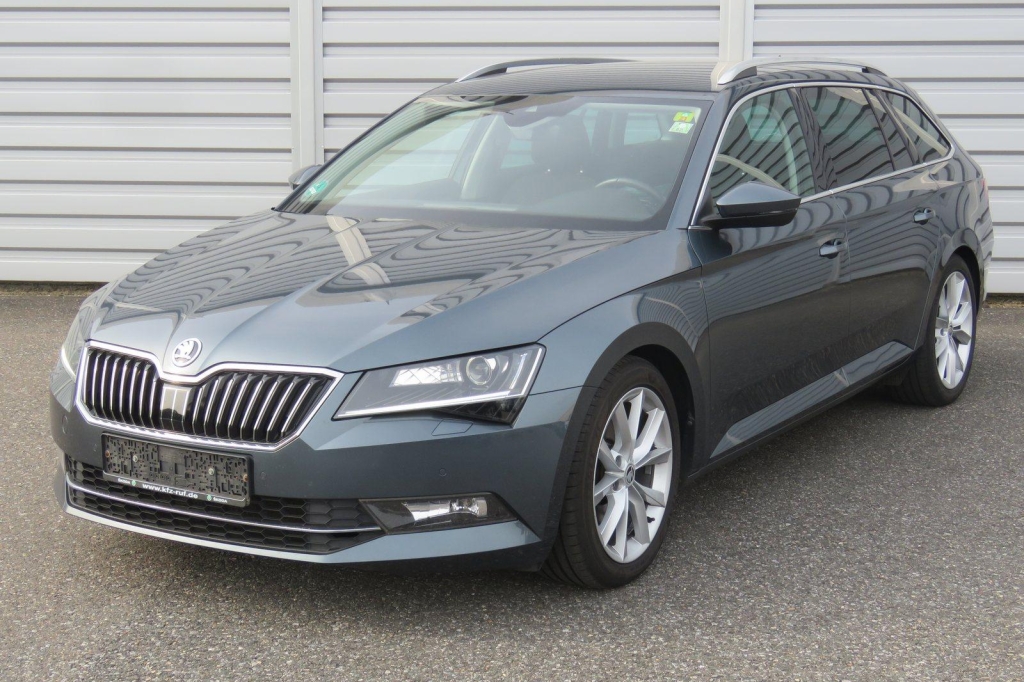 Skoda Superb Combi 2017 фото 4