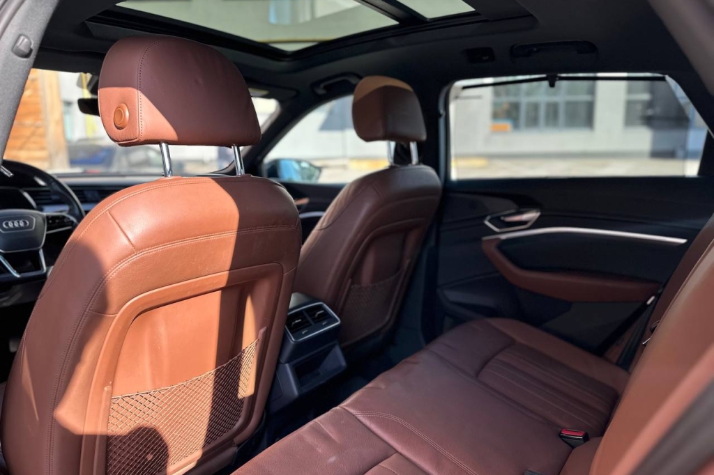 Audi e-tron 55 Quattro 2019 фото 16