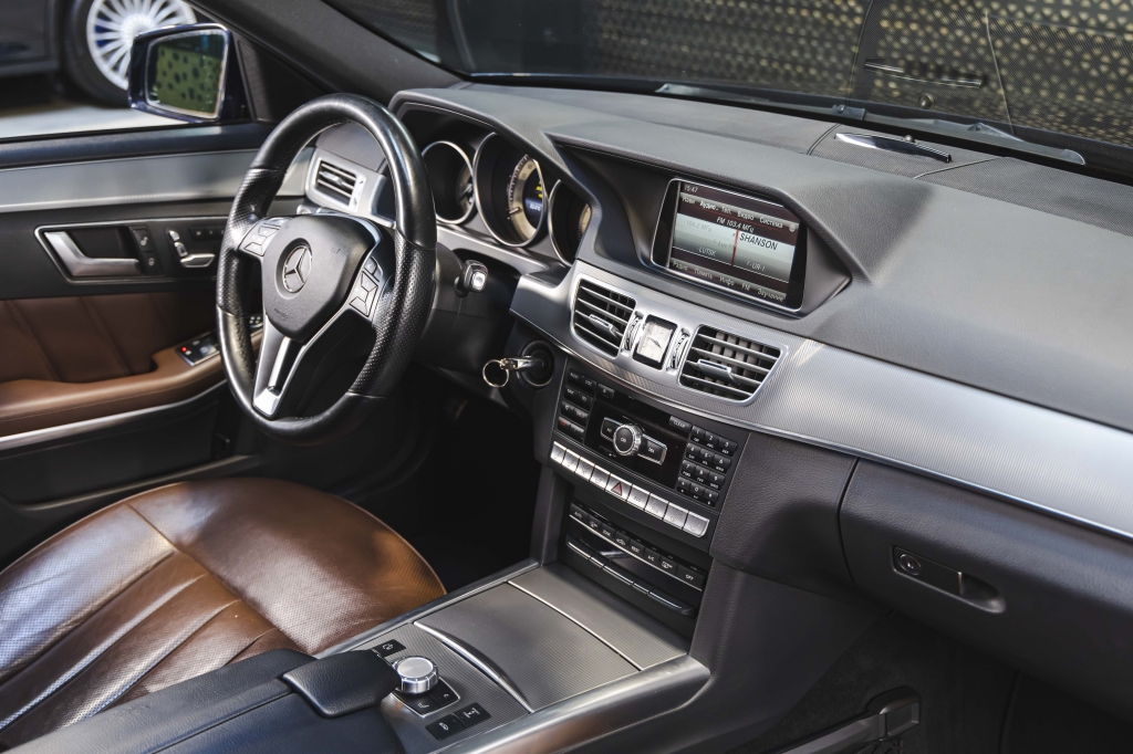 Mercedes-Benz E-Class E350 2014 photo 21