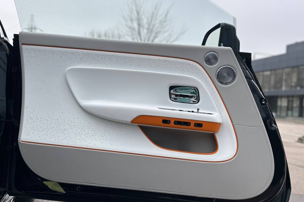 Rolls-Royce Spectre 2024 photo 24