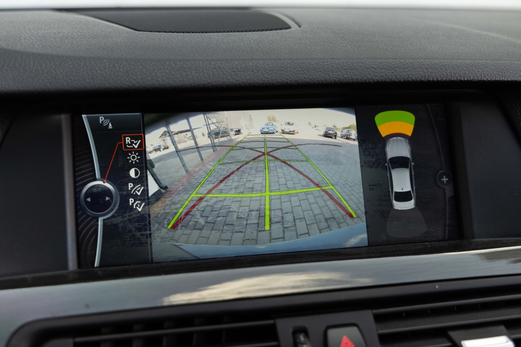 BMW 5 Series 2011 фото 22