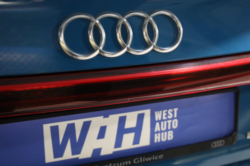 Audi e-tron S 2020 фото 16