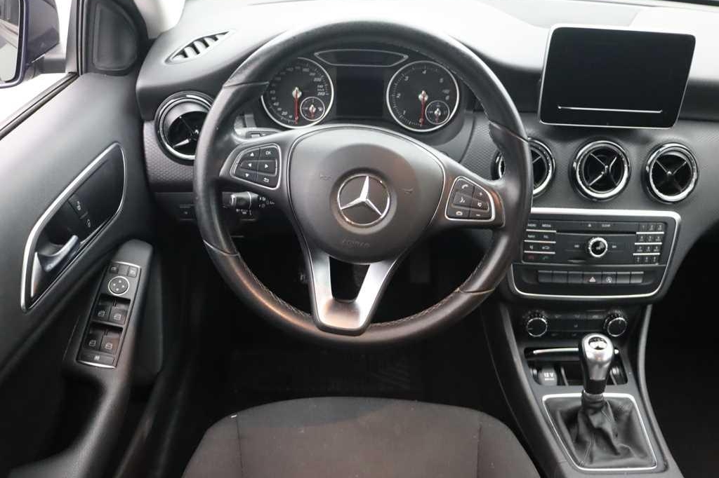 Mercedes-Benz A-Klasse 2017 photo 5