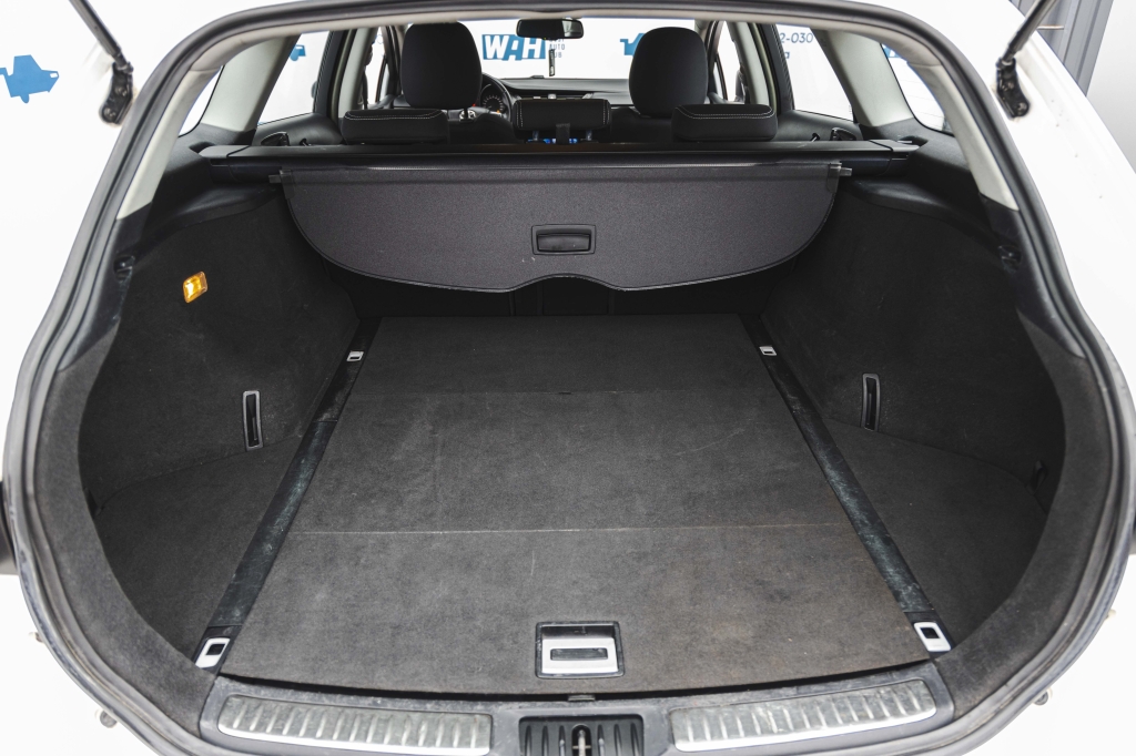 Toyota Avensis 2016 фото 30