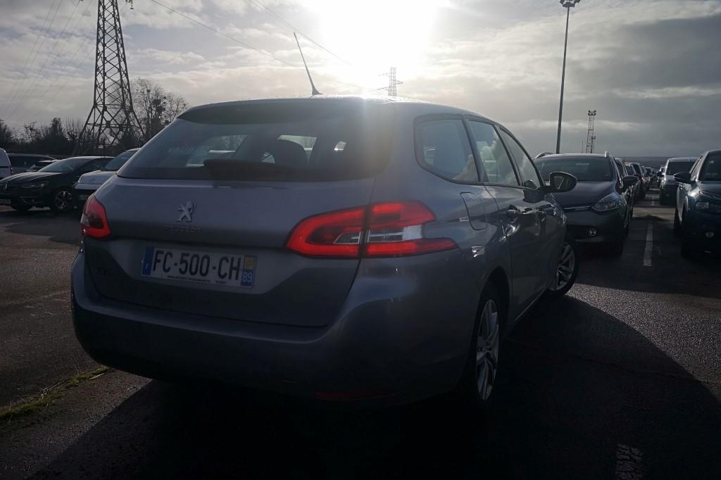 Peugeot 308 SW 2018 фото 2