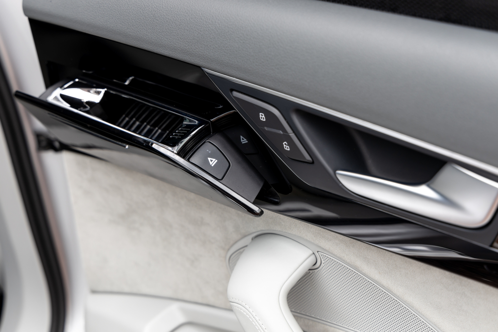 Audi A8 2014 фото 30