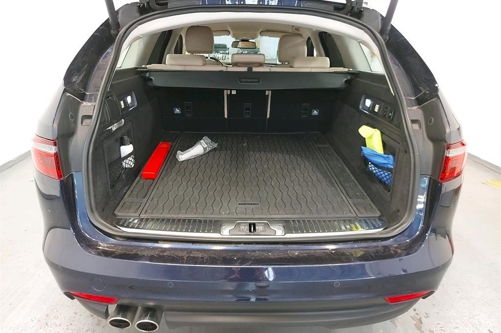 Jaguar XF Sportbrake 2018 photo 6