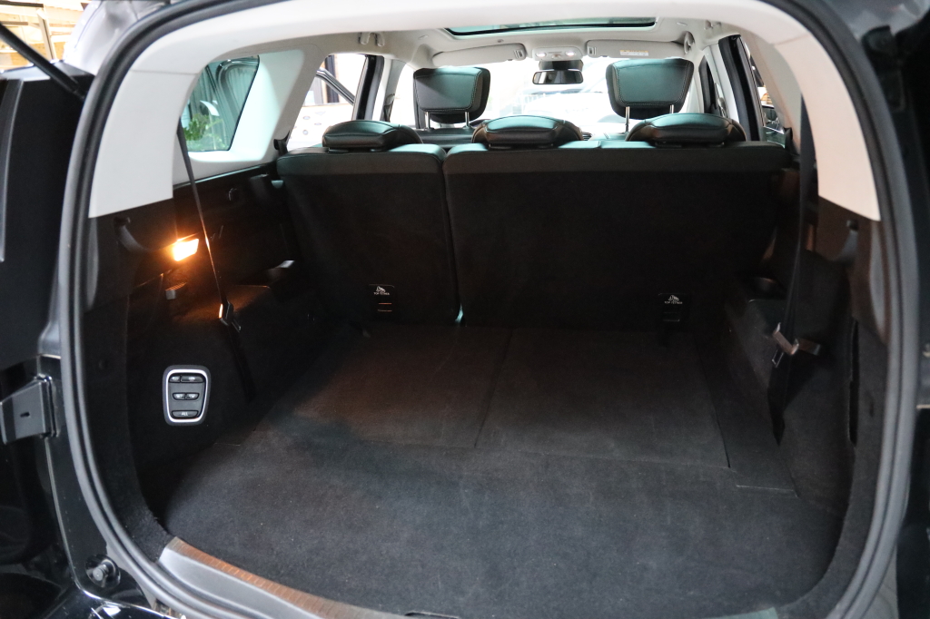 Renault Scenic 2017 фото 30