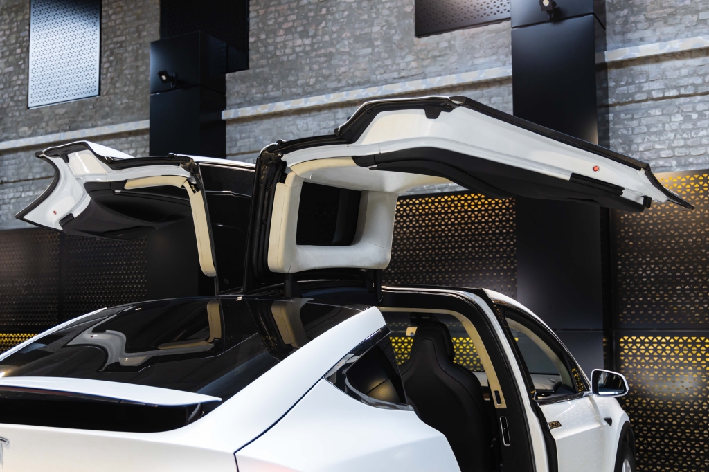 Tesla Model X 75D 2017 фото 13