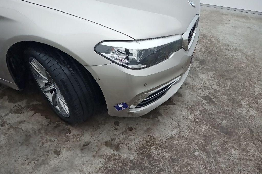 BMW 5 Series 2017 фото 10