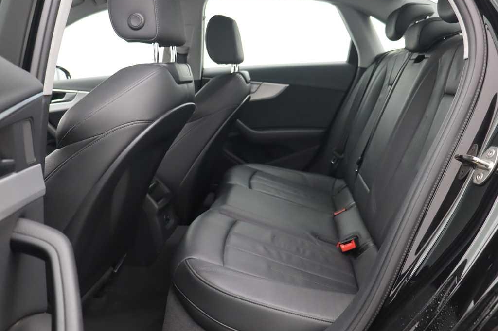 Audi A4 2019 фото 2