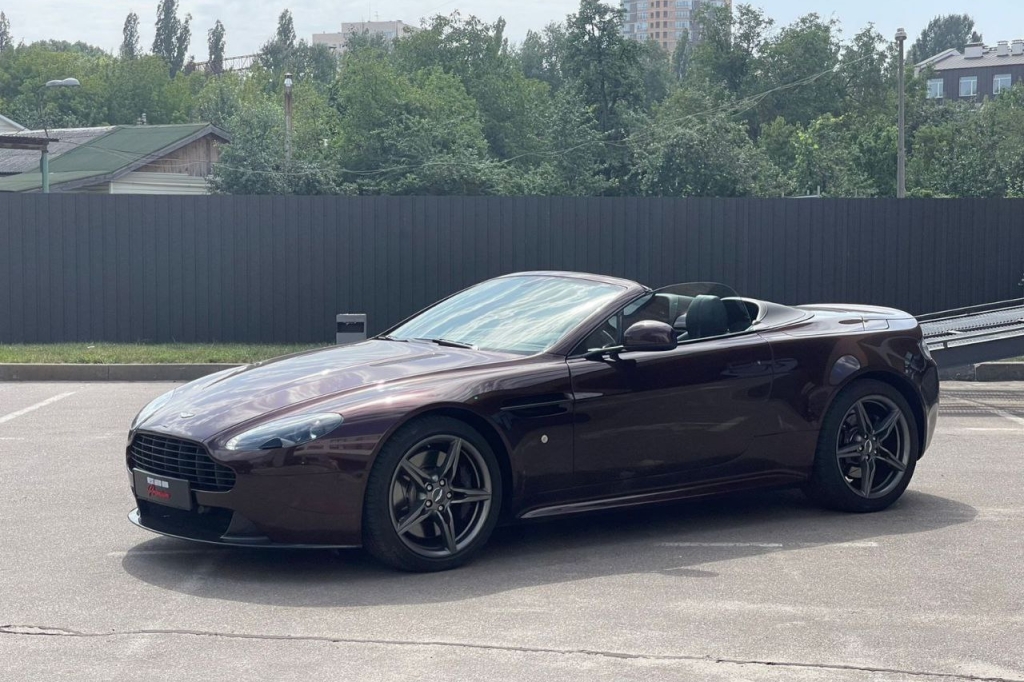 Aston Martin V8 Vantage S 2017 photo 3