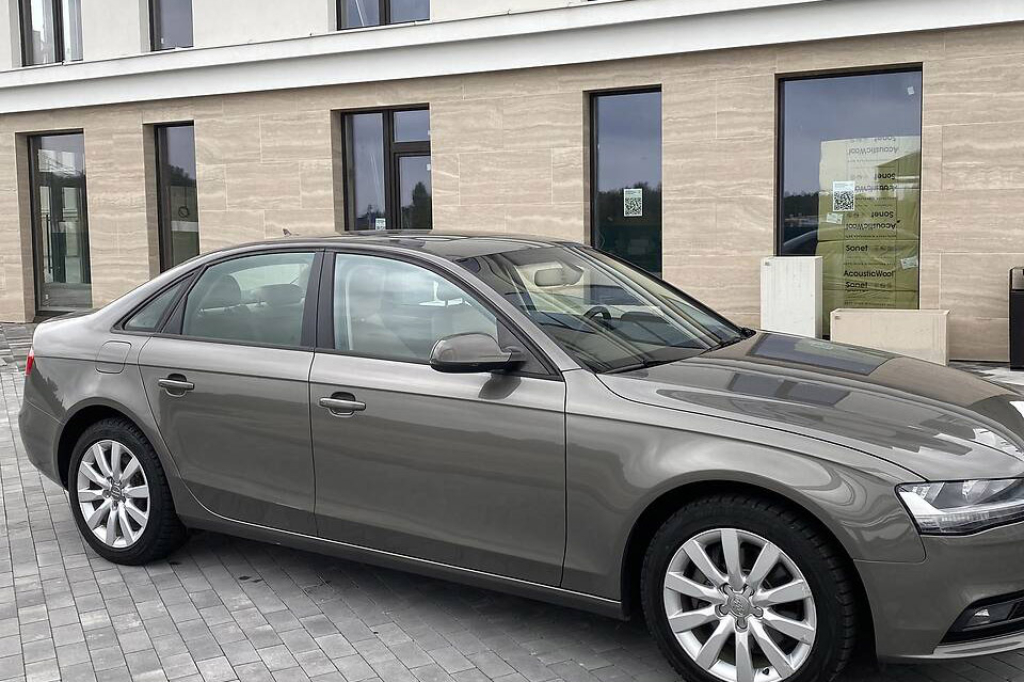 Audi A4 2013 фото 1