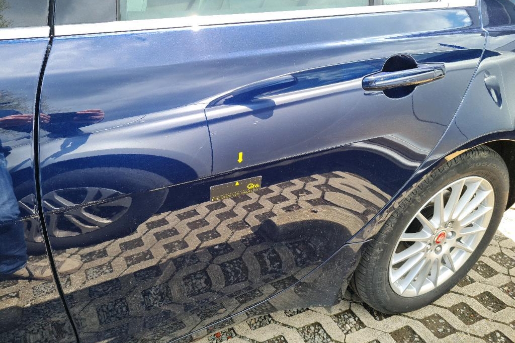 Jaguar XE 2017 photo 10