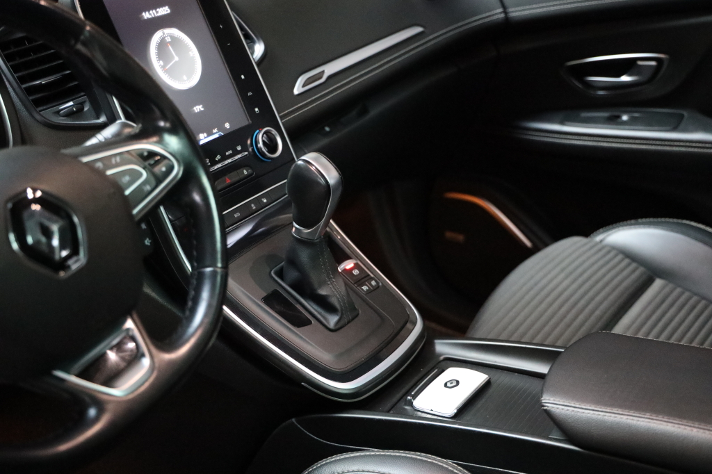 Renault Scenic 2017 фото 19