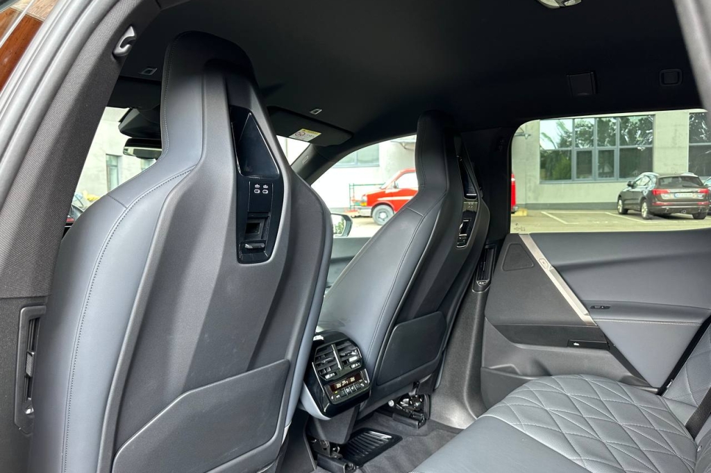 BMW iX xDrive40 2022 фото 16