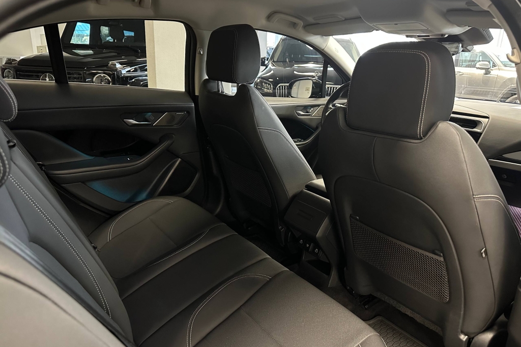 Jaguar I-Pace EV400 2021 photo 15