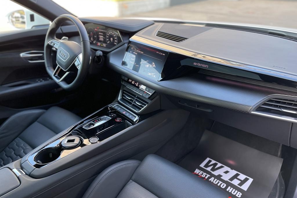 Audi e-tron GT 2021 фото 15