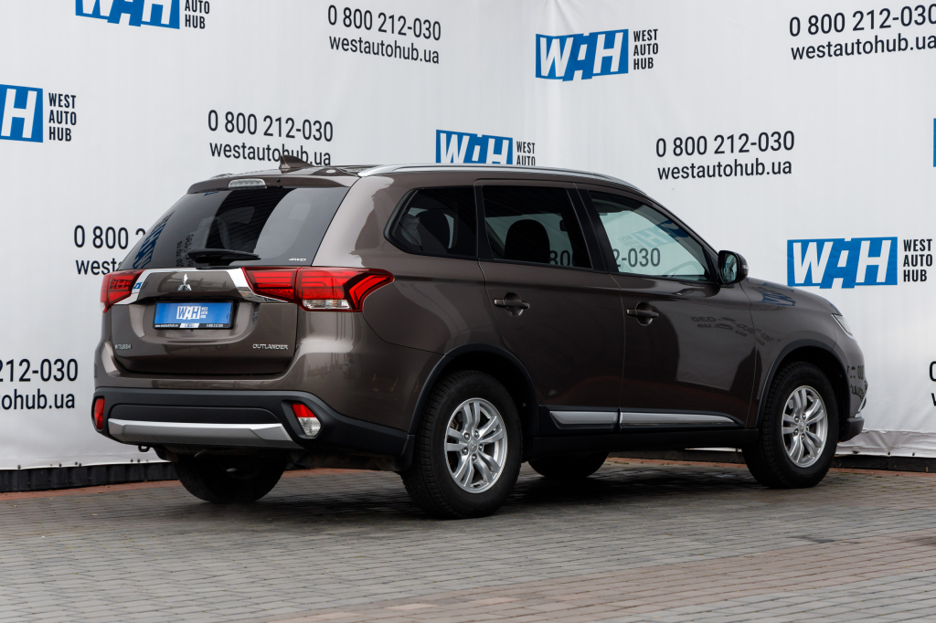 Mitsubishi Outlander 2018 фото 2