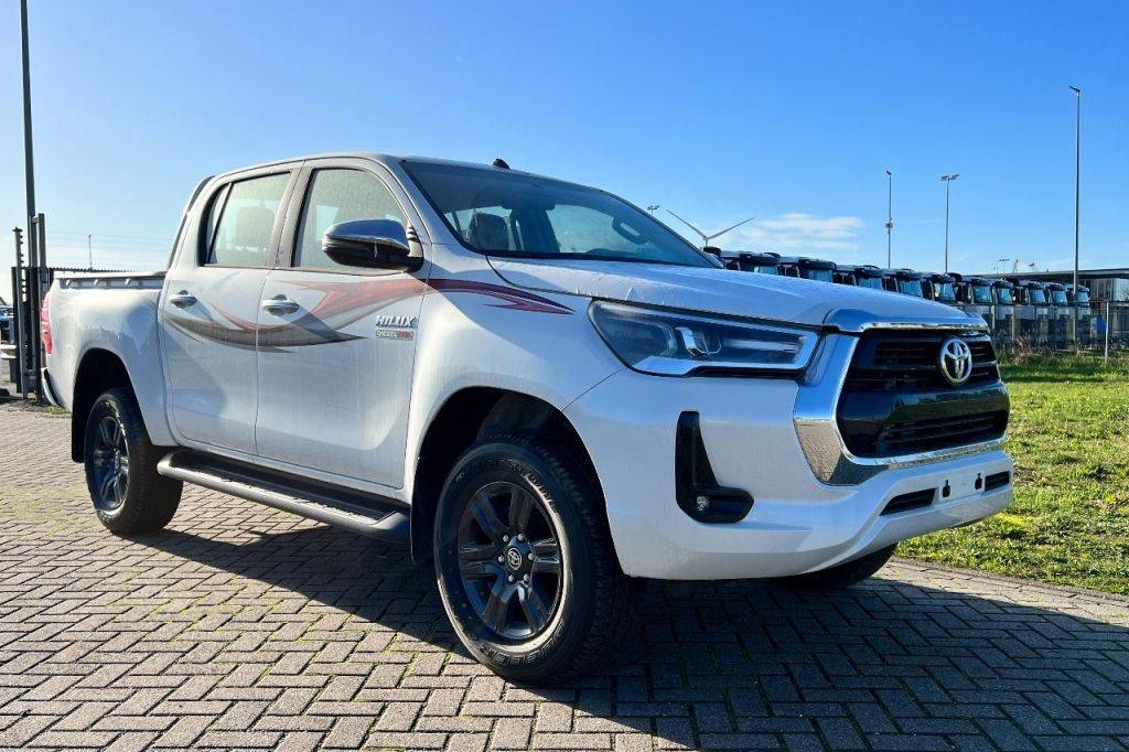 Toyota Hilux GLX SR5 4X4 2.4D 2023 фото 2