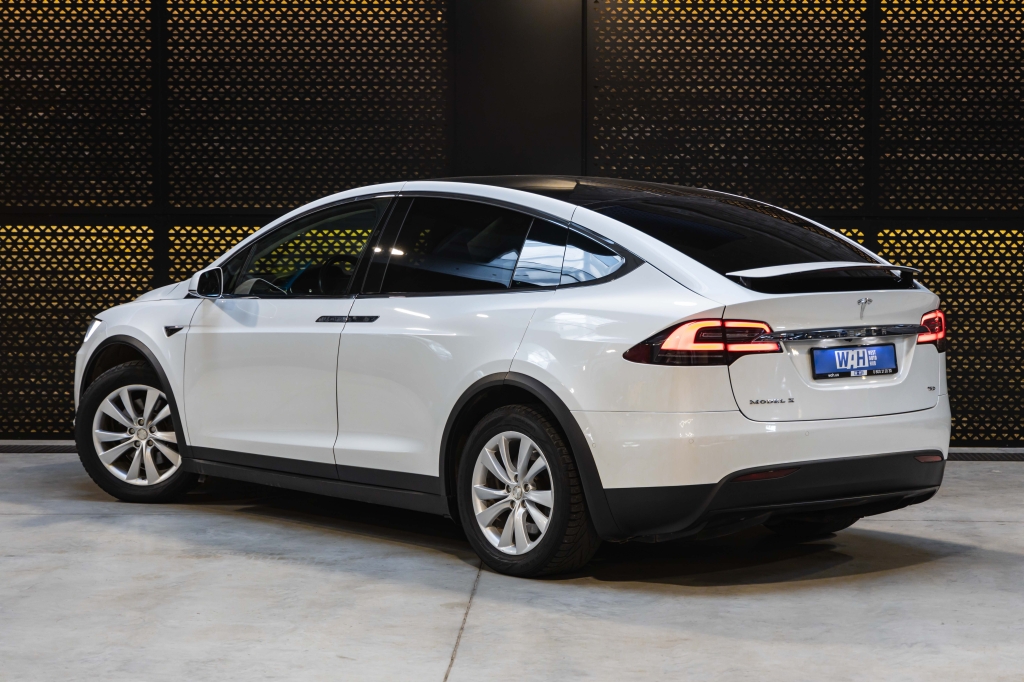 Tesla Model X 75D 2017 фото 12