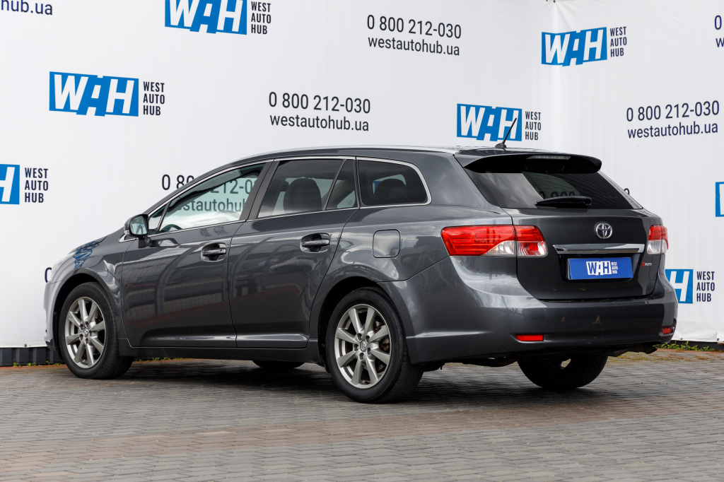 Toyota Avensis 2014 фото 5