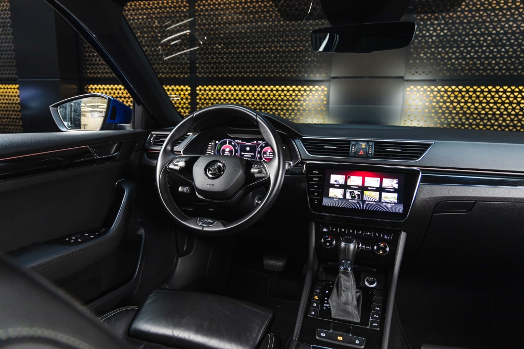 Skoda Superb Plug In Hybrid 2020 фото 31