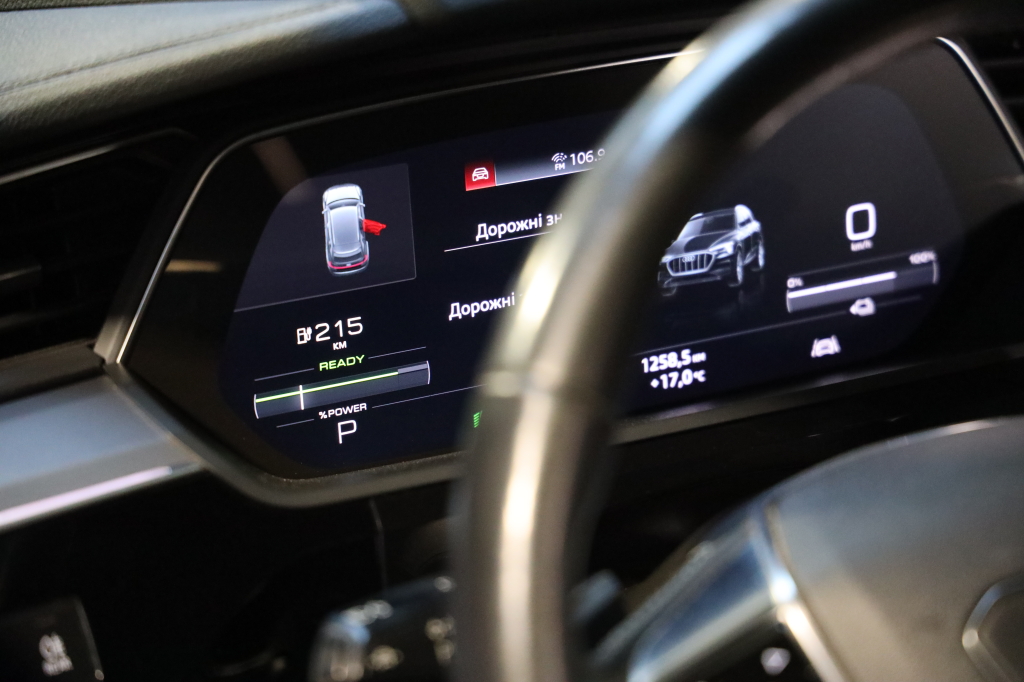 Audi e-tron S 2020 фото 46