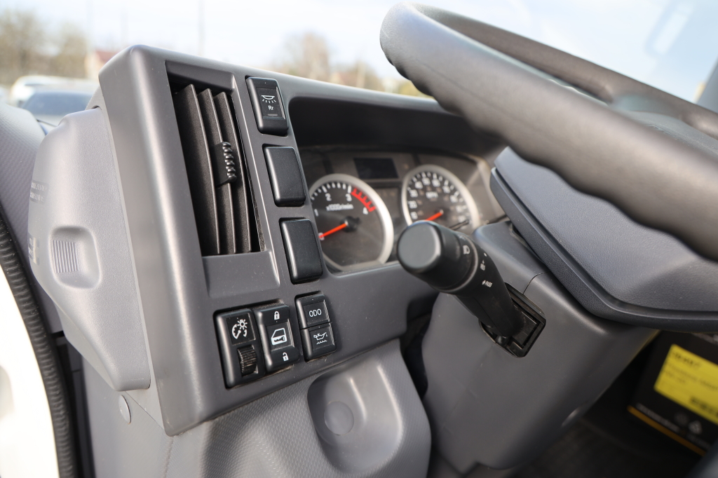 Isuzu NPR 2019 фото 24