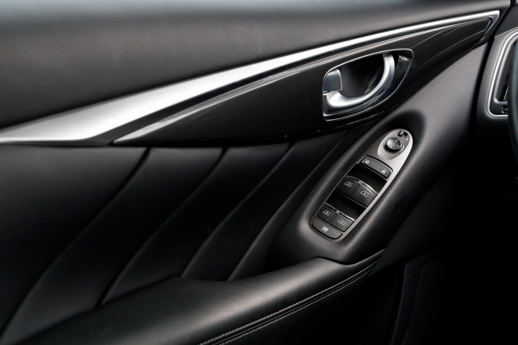 Infiniti Q50 photo 21