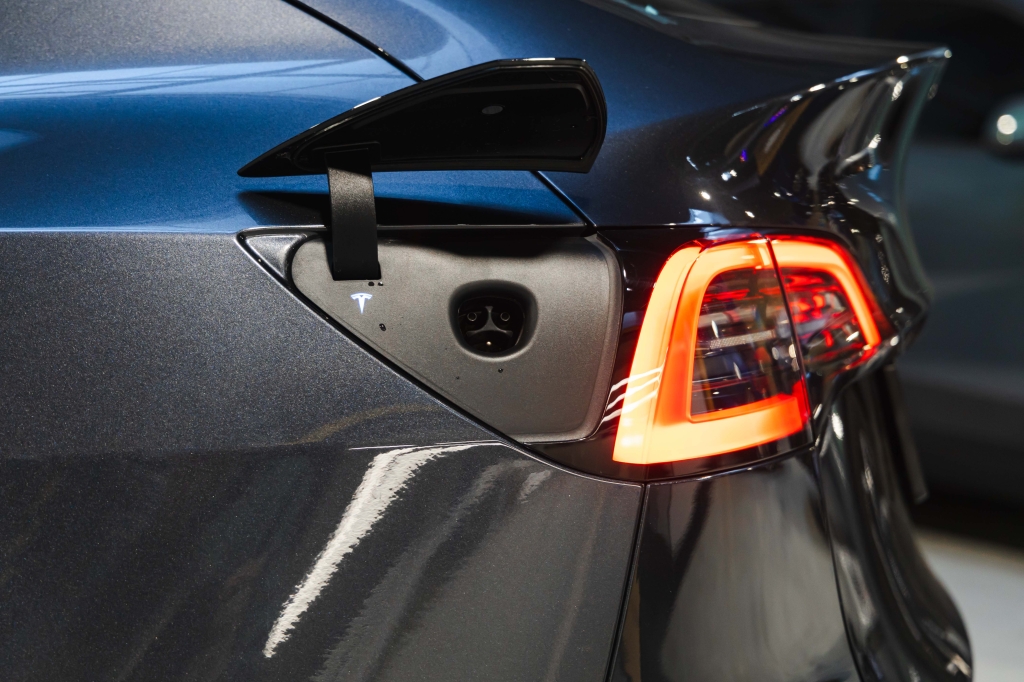 Tesla Model Y Long Range 2024 фото 14