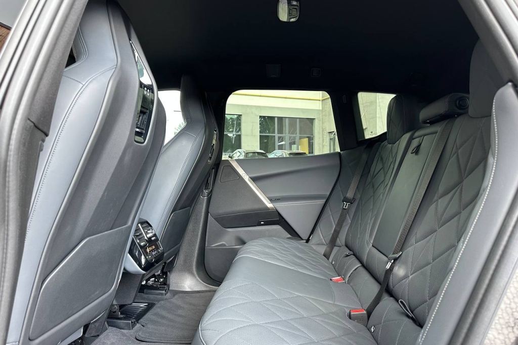 BMW iX xDrive40 2022 фото 17
