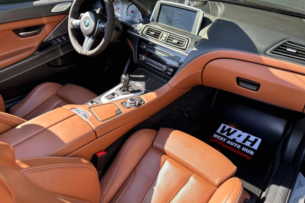 BMW M6 2012 фото 12