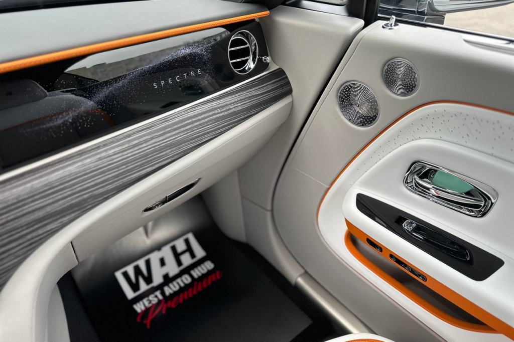 Rolls-Royce Spectre 2024 photo 39