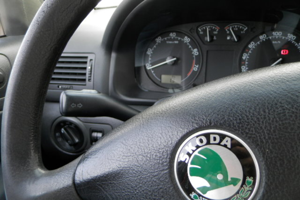 Skoda Octavia Tour 1.6 MPI 2004 фото 10