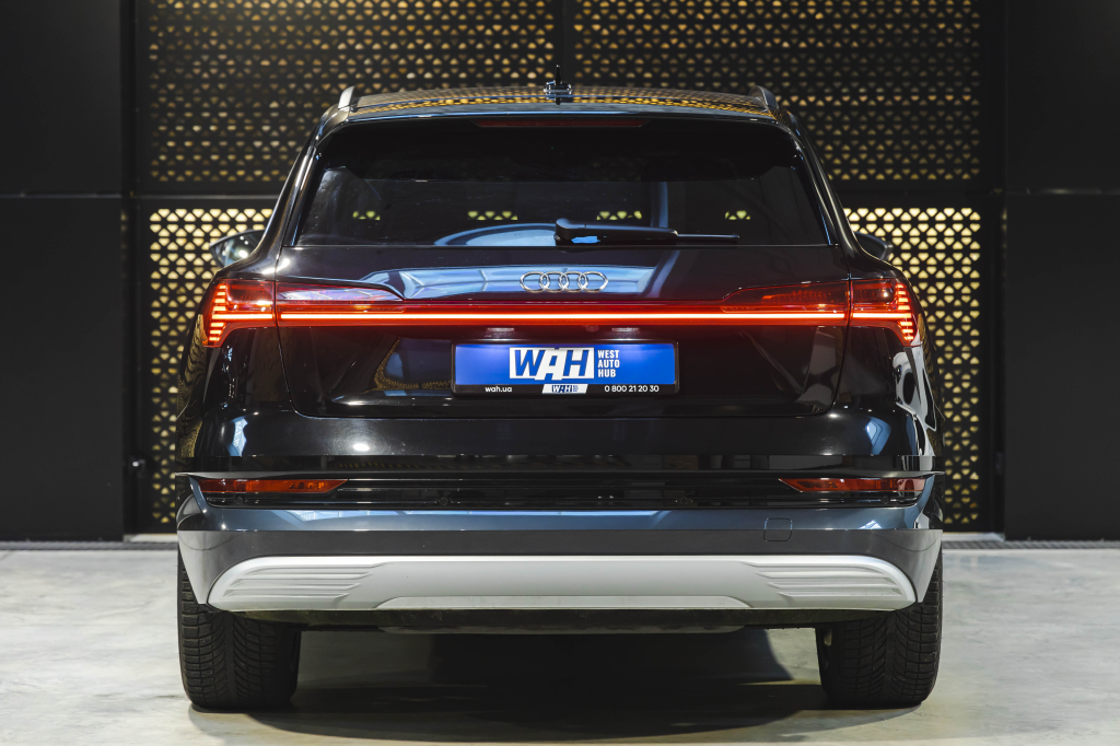 Audi e-tron 2020 фото 10